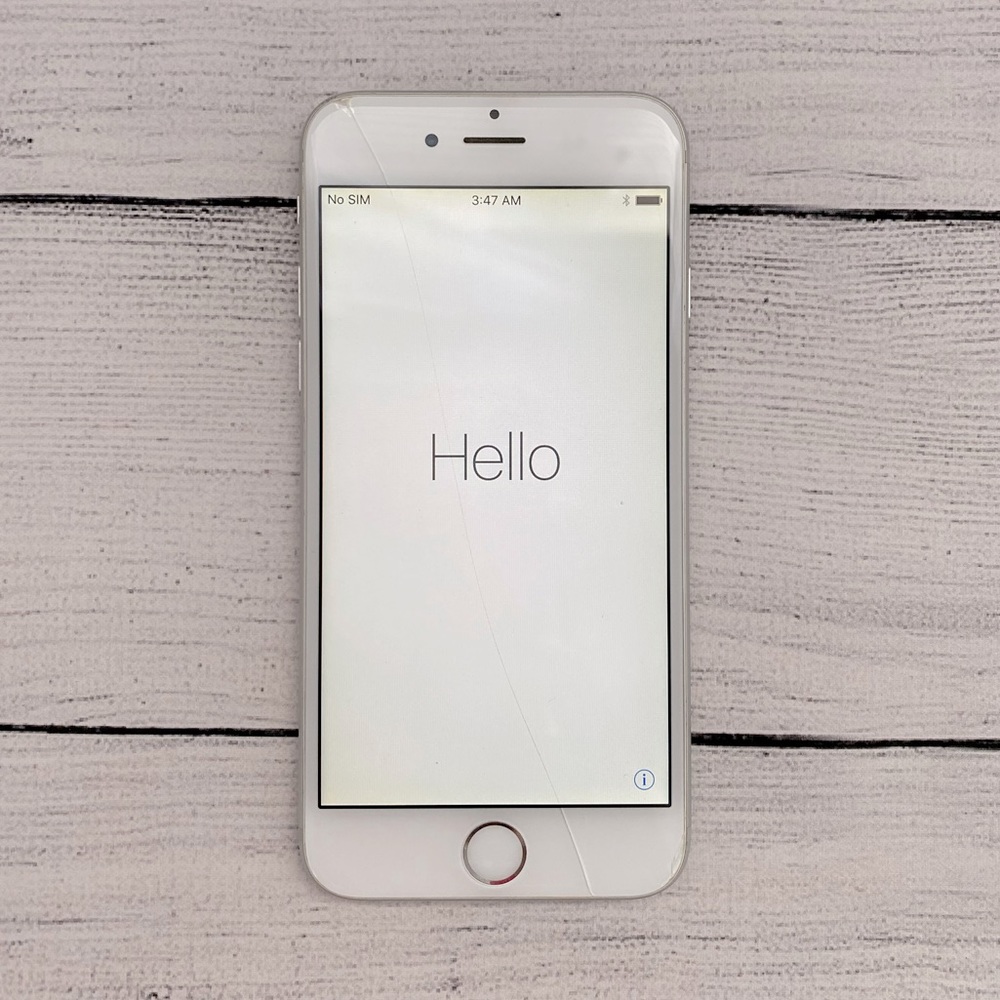Apple iPhone 6 64GB in Silver!